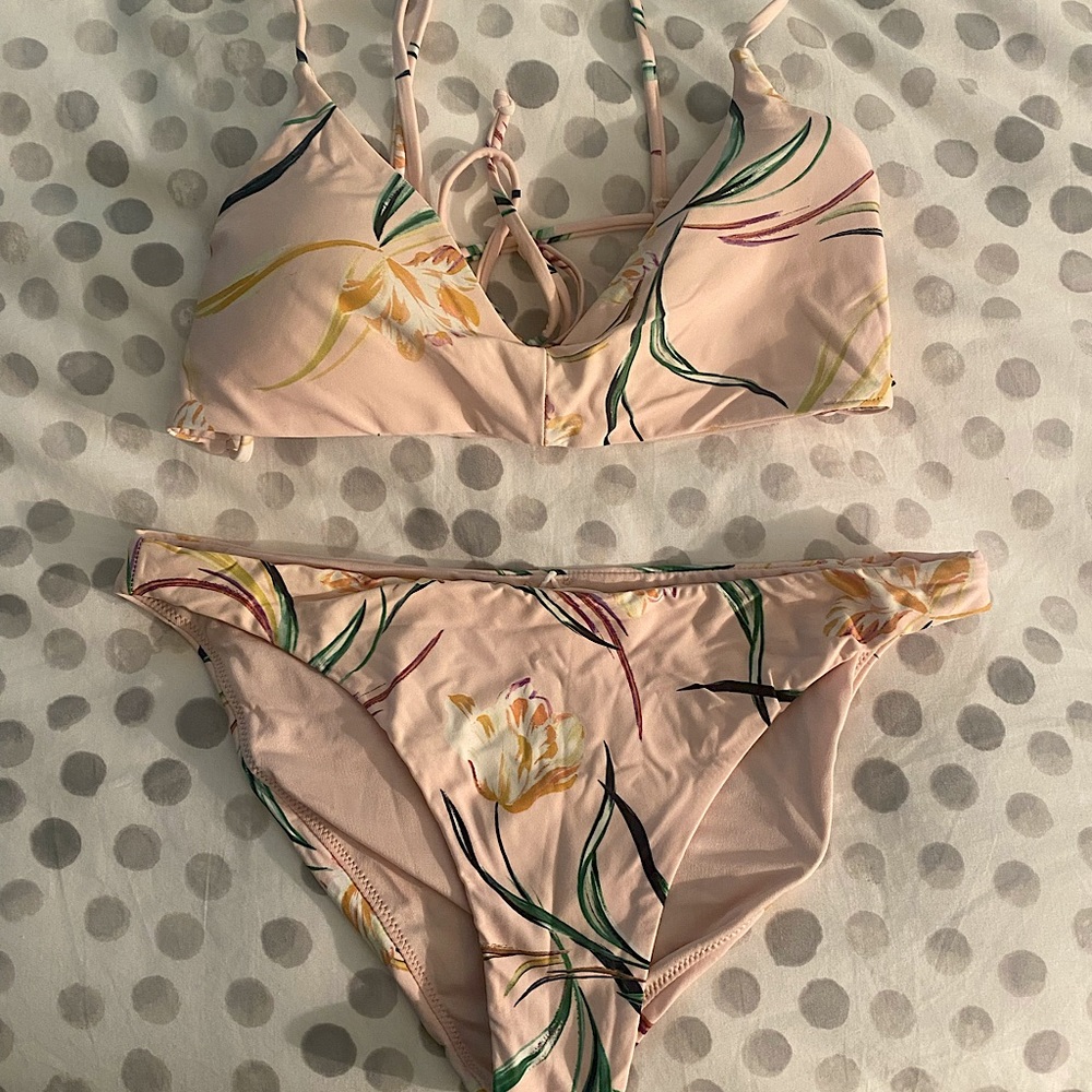 O’Neill bikini medium top/small bottom